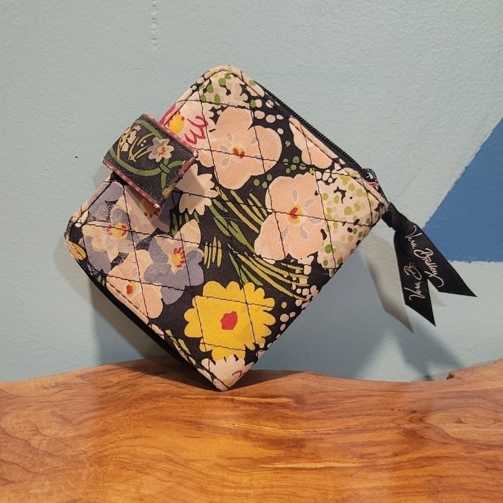 Vintage Vera Bradley Floral Zip And Snap Wallet Size Is Approx 4.5"W× 4" H